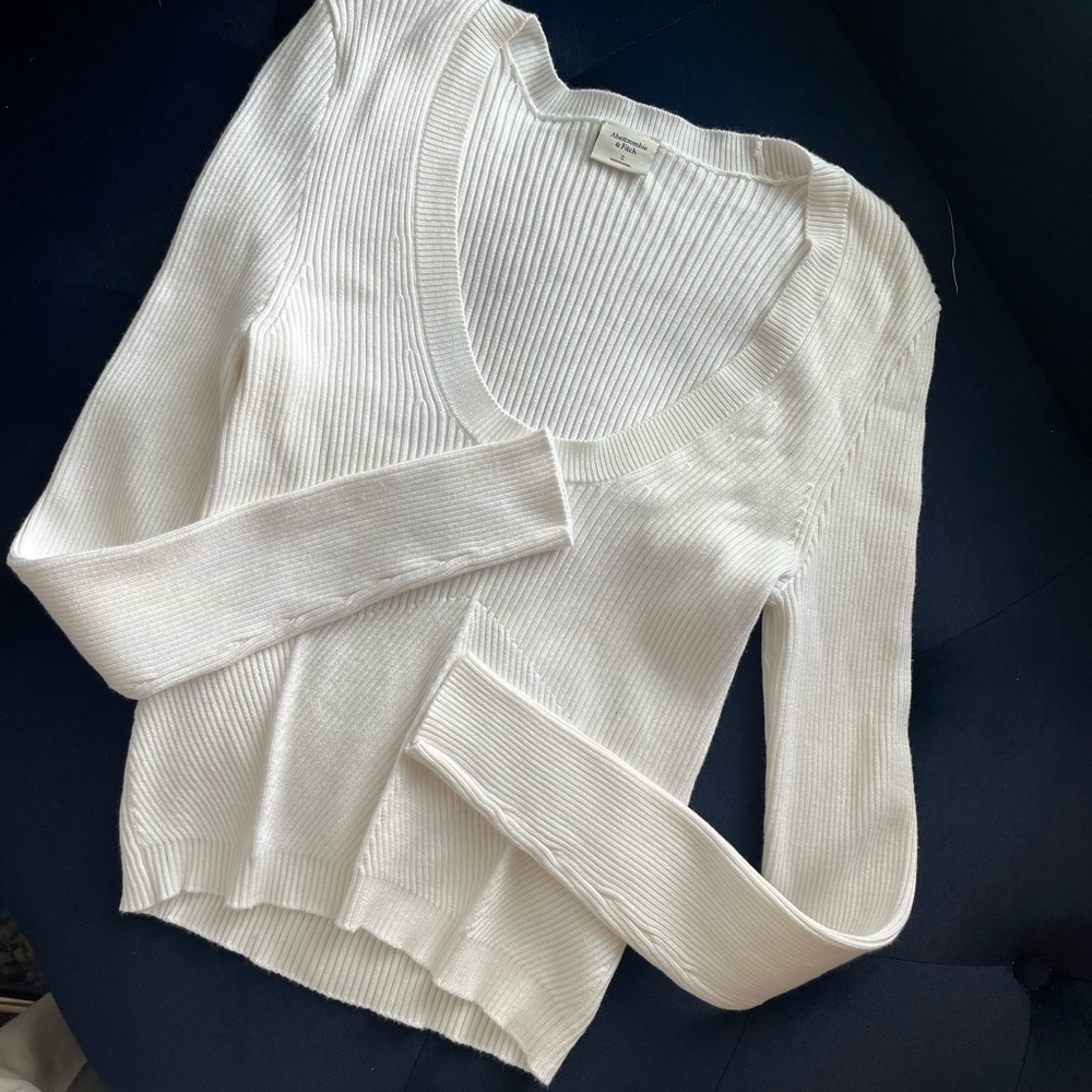 Scoop neck sweater